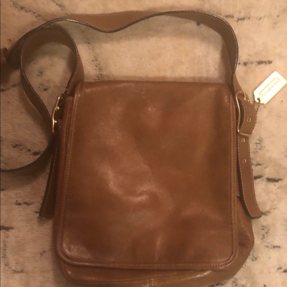 Coach Handbags - 😎Vintage Coach Tan Leather Crossbody Messenger Bag